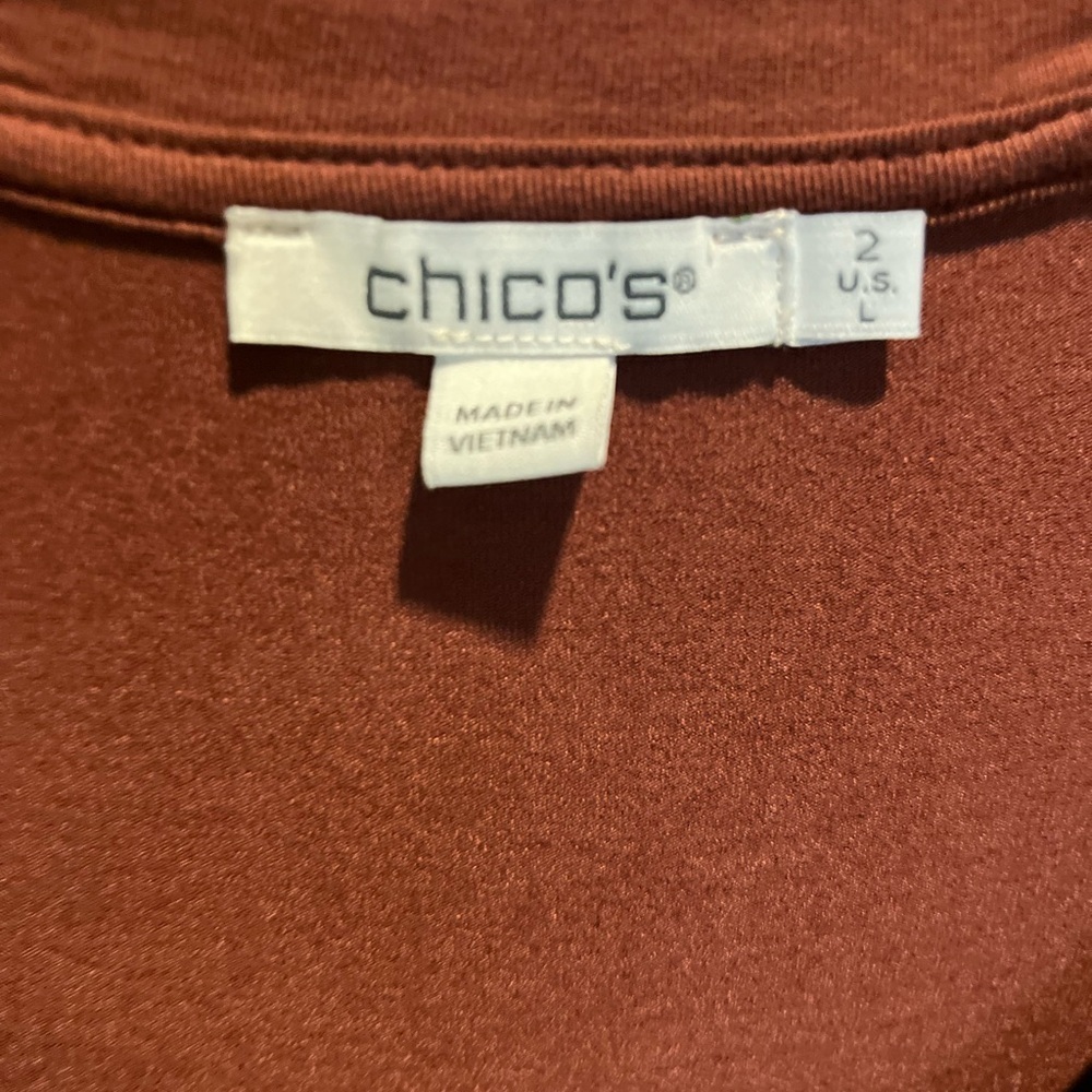 17. WOMENS CHICO’S 2/L DETAIL TOP - Picture 4 of 8